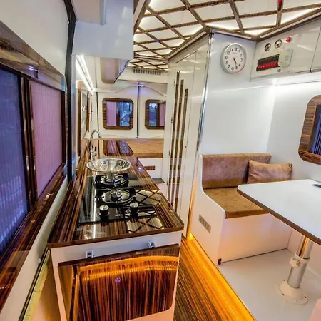 Kamp alanı Caravan Parking *